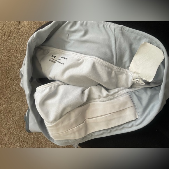 Under Armour Women's Gray running Shorts medium - Picture 7 of 7